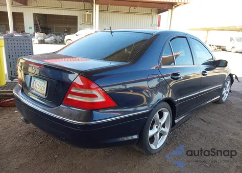 2006 Mercedes-Benz C 230 Sport z USA, uszkodzony, nr VIN WDBRF52H36A857758